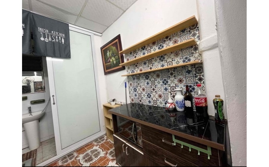 Tập thể tầng 4 D3 Nguyễn Công Trứ, Hai Bà Trưng. DT 20 m2 , 1 pn, giá chỉ 5 Triệu